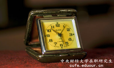 中央財經(jīng)大學(xué)保險學(xué)在職研究生申碩考試什么時候報名？